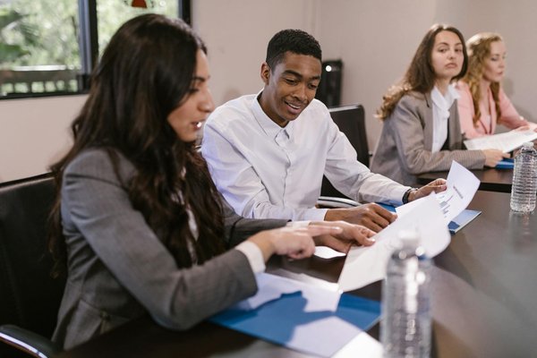 How Does UK Business Marketing Evolve in the Digital Age?